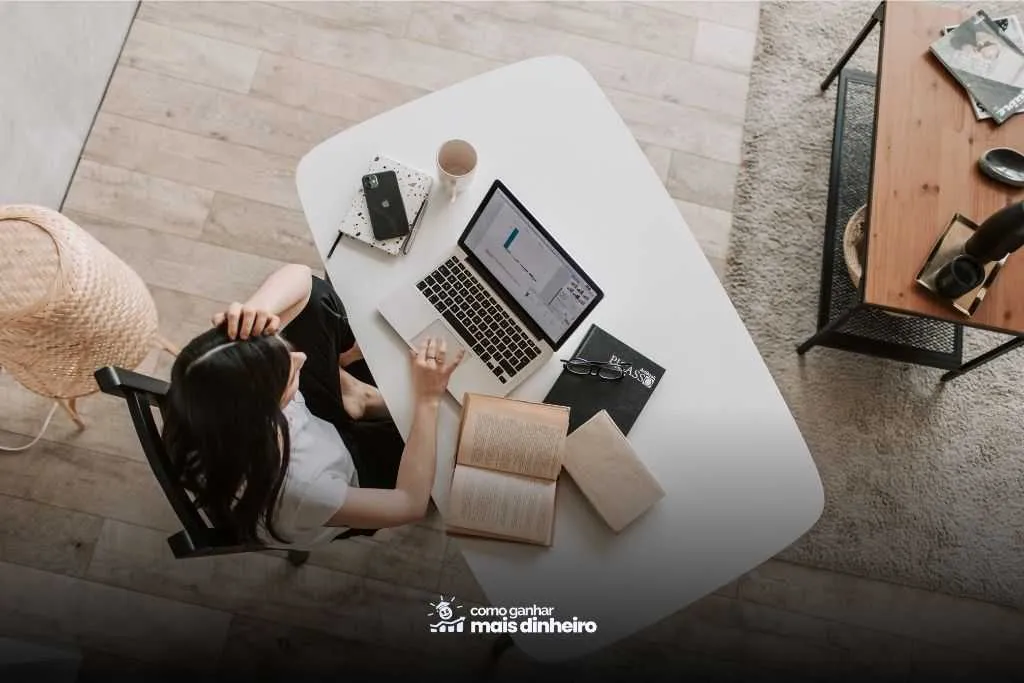 Renda Extra: 10 Ideias Criativas para ganhar mais dinheiro 9 Como ganhar mais dinheiro vendendo conteúdo digital online.