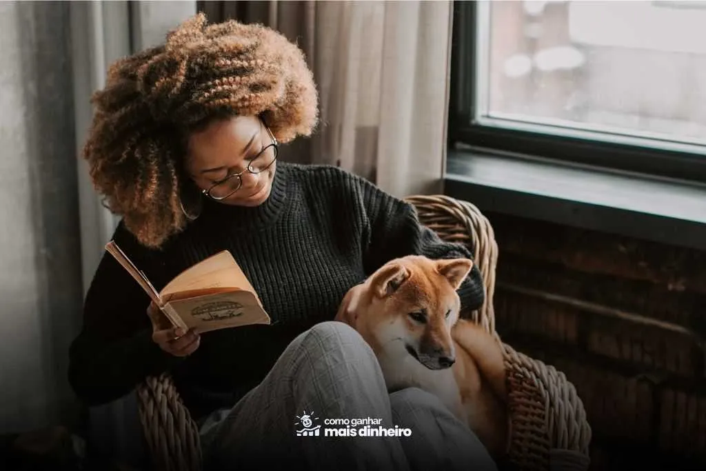 Redação sobre Educação Financeira no ENEM? 0 que estudar 1 como ganhar mais dinheiro educacao financeira mulher livro pet